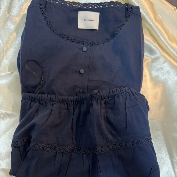 Reformation Valetta Two Piece in Navy *NEW* - Picture 4 of 6